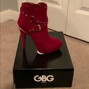 Red guess ankle boots